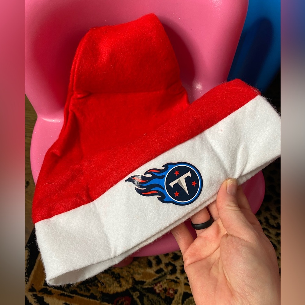 Titans/captain d’s Santa hat
